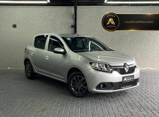 RENAULT CAPTUR 1.6 16V SCE FLEX BOSE X-TRONIC RENAULT CAPTUR 1.6 16V SCE FLEX BOSE X-TRONIC